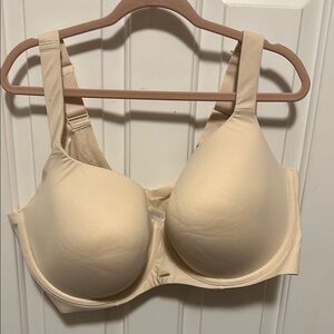 Cacique Cream Bra with Molded Cups and Adjustable Straps